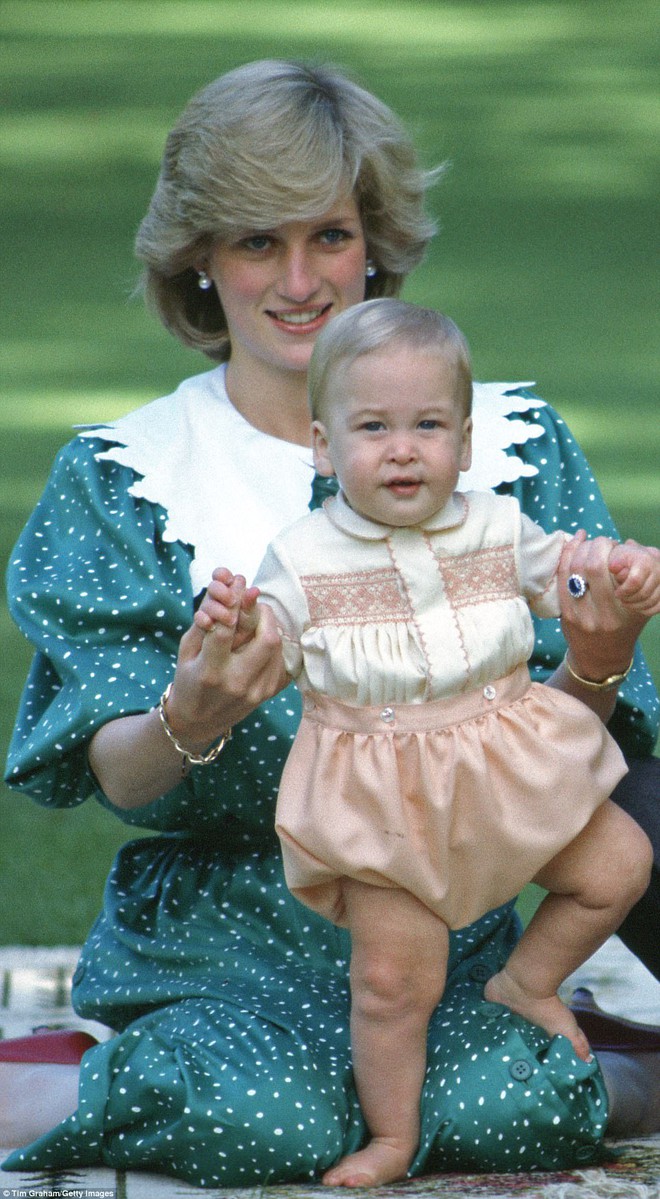 Chùm ảnh: Những khoảnh khắc hạnh phúc và ngọt ngào của Công nương Diana bên các con - Ảnh 3.