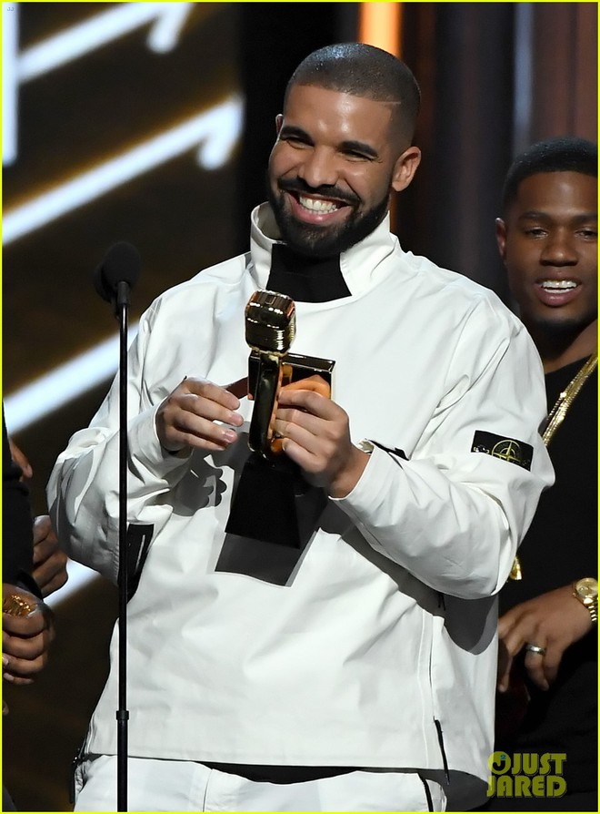 Drake thắng lớn tại Billboard Music Awards 2017, chính thức hạ bệ Adele - Ảnh 1.