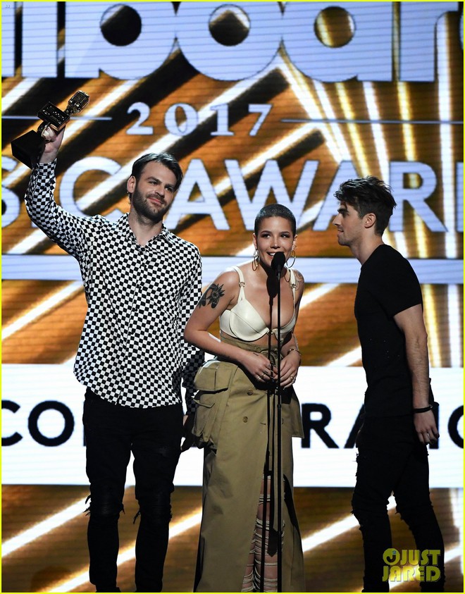 Drake thắng lớn tại Billboard Music Awards 2017, chính thức hạ bệ Adele - Ảnh 15.