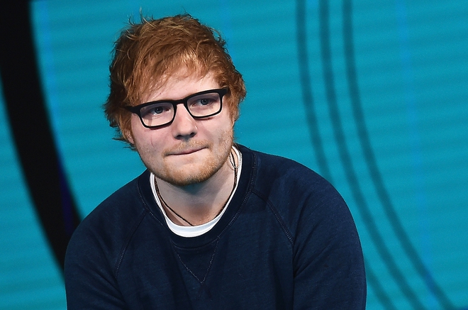 Mất No.1 Hot 100, Ed Sheeran quay sang đấm đá các nghệ sỹ Hàn - Ảnh 1.