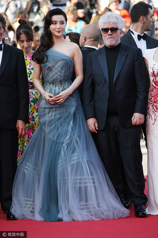 Thảm đỏ bế mạc Cannes: Phạm Băng Băng bất ngờ lộ béo trong cuộc chiến nhan sắc với mỹ nhân Hollywood - Ảnh 3.