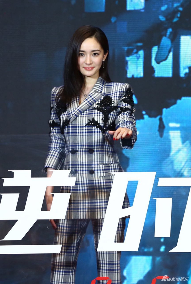 Mặc scandal ly dị, &eacute;p cưới, Dương Mịch - Hoắc Kiến Hoa xuất hiện th&acirc;n mật b&ecirc;n nhau tại sự kiện - Ảnh 4.