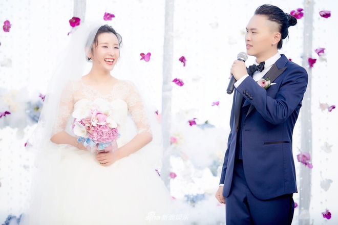 Thí sinh The Voice China quỳ xuống thổ lộ tình cảm với bạn gái kém 6 tuổi trong đám cưới - Ảnh 18.