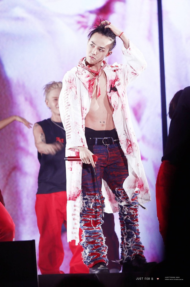 Loạt ảnh siêu ảo từ concert G-Dragon: Lúc chất phát ngất, lúc cười tít mắt, áo trễ hở ti - Ảnh 19.
