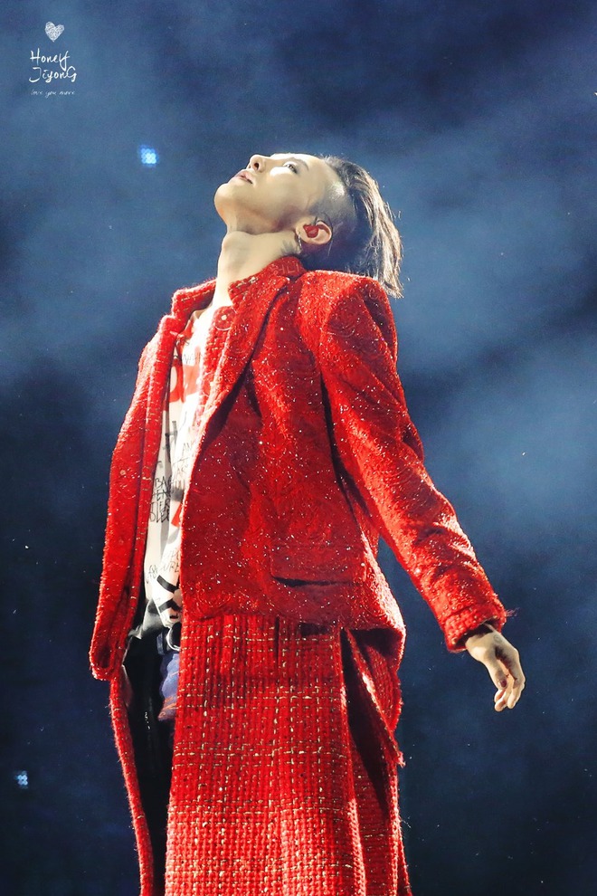 Loạt ảnh siêu ảo từ concert G-Dragon: Lúc chất phát ngất, lúc cười tít mắt, áo trễ hở ti - Ảnh 11.