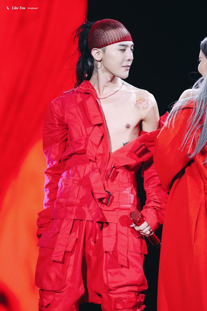 Loạt ảnh siêu ảo từ concert G-Dragon: Lúc chất phát ngất, lúc cười tít mắt, áo trễ hở ti - Ảnh 35.