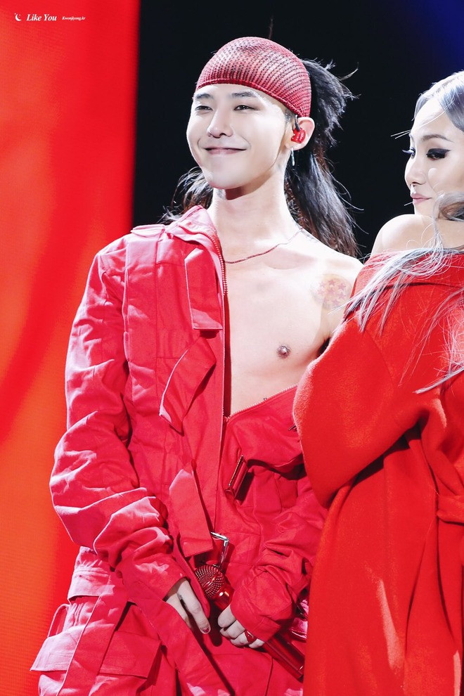 Loạt ảnh siêu ảo từ concert G-Dragon: Lúc chất phát ngất, lúc cười tít mắt, áo trễ hở ti - Ảnh 36.