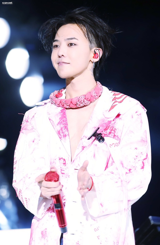 Loạt ảnh siêu ảo từ concert G-Dragon: Lúc chất phát ngất, lúc cười tít mắt, áo trễ hở ti - Ảnh 29.