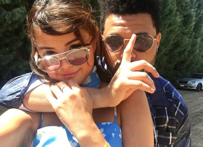 Tình yêu là mù quáng: Selena gác lại sự nghiệp ca hát vì The Weeknd? - Ảnh 1.