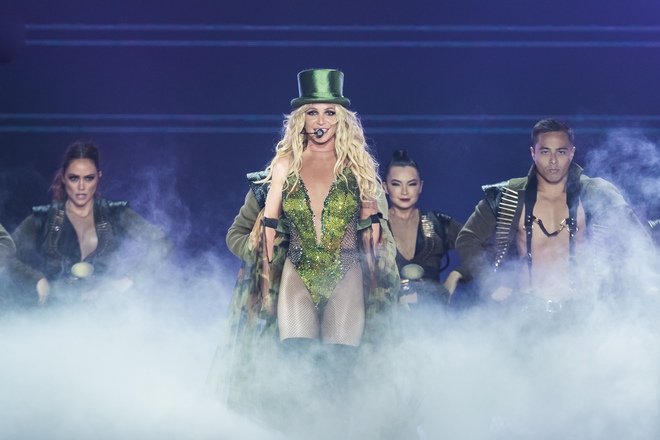 Chỉ 1 lần trong đời: Fan Việt ùn ùn kéo nhau sang Thái xem concert của Britney! - Ảnh 19.