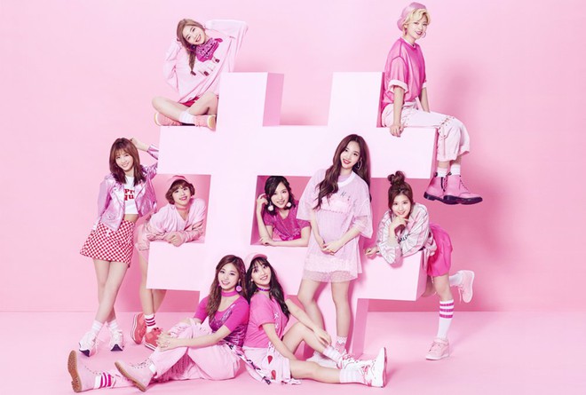 Tấn công thị trường Nhật Bản, TWICE bán album đắt như tôm tươi - Ảnh 1.