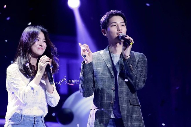 Ngất ngây vì cặp đôi Song Joong Ki - Song Hye Kyo, fan Trung quyết tung loạt ảnh ngọt hơn đường của hai người - Ảnh 6.