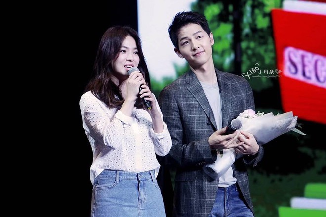 Ngất ngây vì cặp đôi Song Joong Ki - Song Hye Kyo, fan Trung quyết tung loạt ảnh ngọt hơn đường của hai người - Ảnh 9.