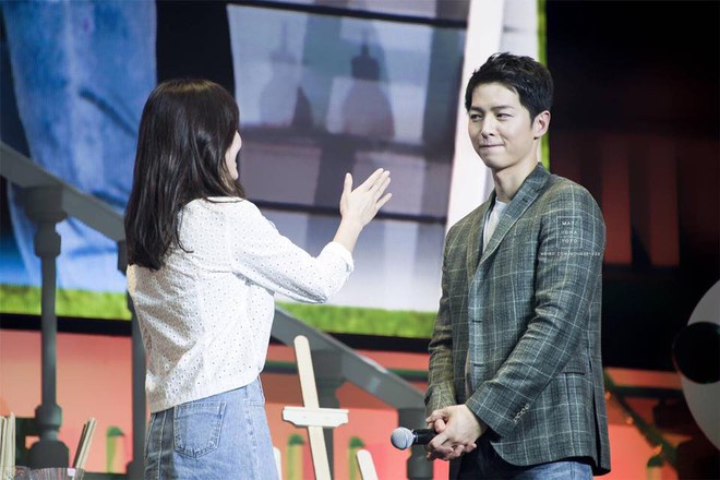 Ngất ng&acirc;y v&igrave; cặp đ&ocirc;i Song Joong Ki - Song Hye Kyo, fan Trung quyết tung loạt ảnh ngọt hơn đường của hai người - Ảnh 5.
