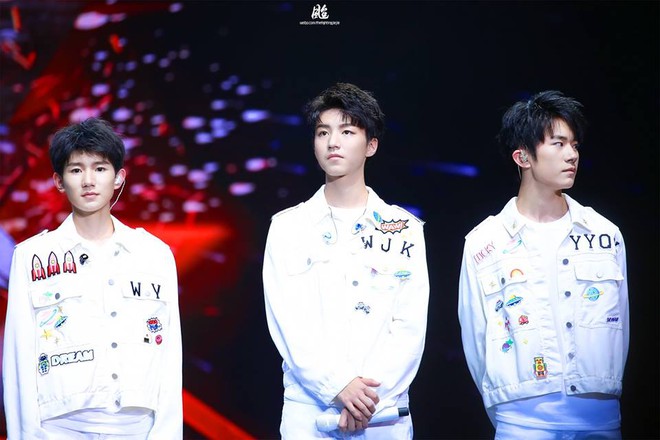 Trai đẹp tuổi teen TFBoys bùng nổ trong concert kỷ niệm 4 năm - Ảnh 2.