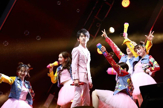 Trai đẹp tuổi teen TFBoys bùng nổ trong concert kỷ niệm 4 năm - Ảnh 26.