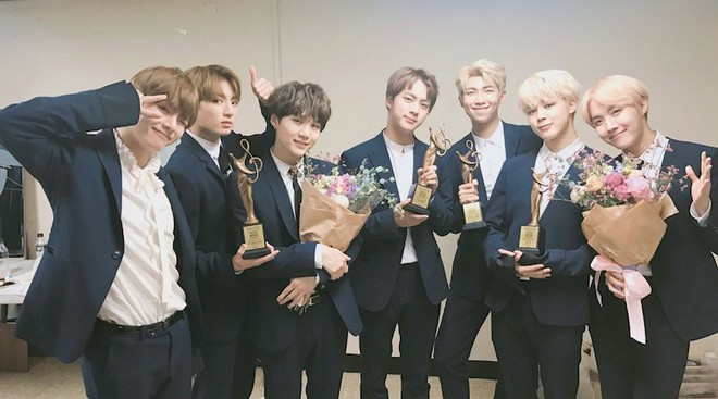 Cách công bố BTS thắng giải của BTC Teen Choice Awards gây bức xúc - Ảnh 2.