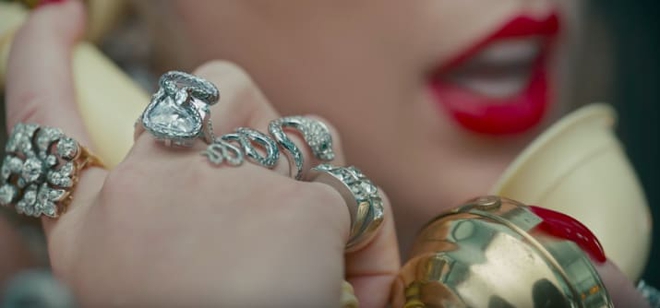 Bạn c&oacute; để &yacute; Taylor đ&atilde; đ&aacute; 3 c&ocirc; n&agrave;y khỏi hội bạn th&acirc;n trong MV Look What You Made Me Do? - Ảnh 14.