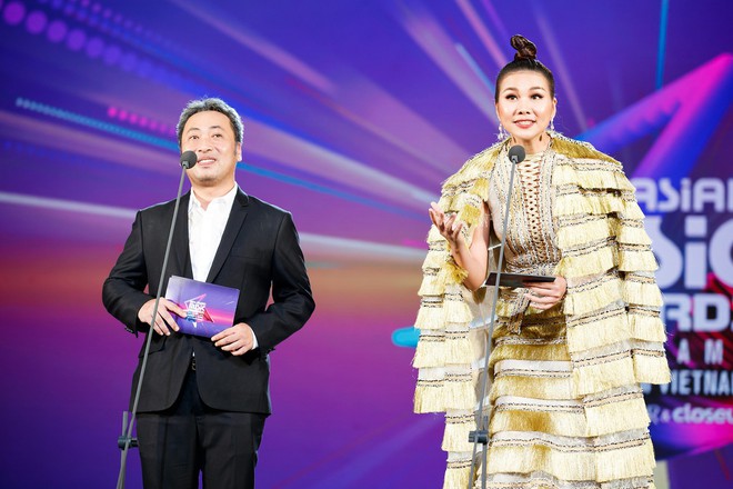 Ch&ugrave;m ảnh đẹp: Sống lại kh&ocirc;ng kh&iacute; đ&ecirc;m trao giải ho&agrave;nh tr&aacute;ng MAMA 2017 tại Việt Nam tối 25/11 - Ảnh 37.