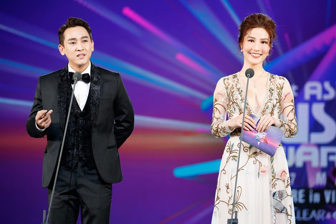 Ch&ugrave;m ảnh đẹp: Sống lại kh&ocirc;ng kh&iacute; đ&ecirc;m trao giải ho&agrave;nh tr&aacute;ng MAMA 2017 tại Việt Nam tối 25/11 - Ảnh 21.