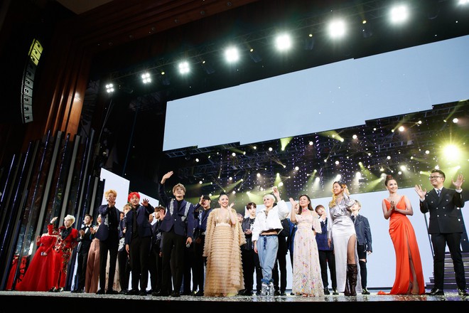 Ch&ugrave;m ảnh đẹp: Sống lại kh&ocirc;ng kh&iacute; đ&ecirc;m trao giải ho&agrave;nh tr&aacute;ng MAMA 2017 tại Việt Nam tối 25/11 - Ảnh 49.