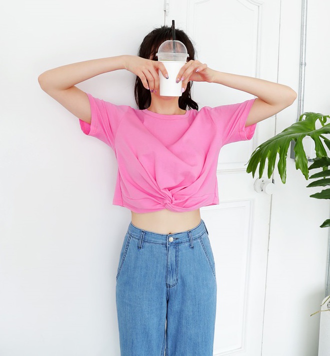 Diện crop top, sơmi b&acirc;y giờ cứ phải vắt ch&eacute;o, buộc vạt mới đ&uacute;ng trend! - Ảnh 13.