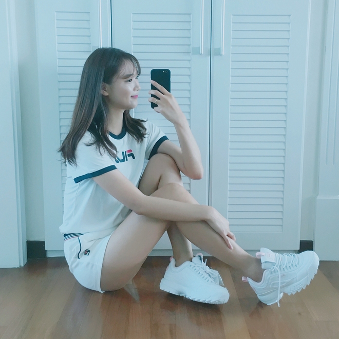 Giới trẻ châu Á người người nhà nhà đang diện T-shirt và sneaker Fila chất phát ngất ra sao? - Ảnh 25.