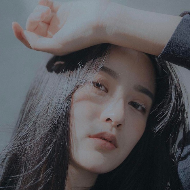 C&oacute; cần son phấn g&igrave; đ&acirc;u m&agrave; c&ocirc; bạn Hongkong với hai m&aacute; l&uacute;m vẫn xinh xuất sắc! - Ảnh 4.
