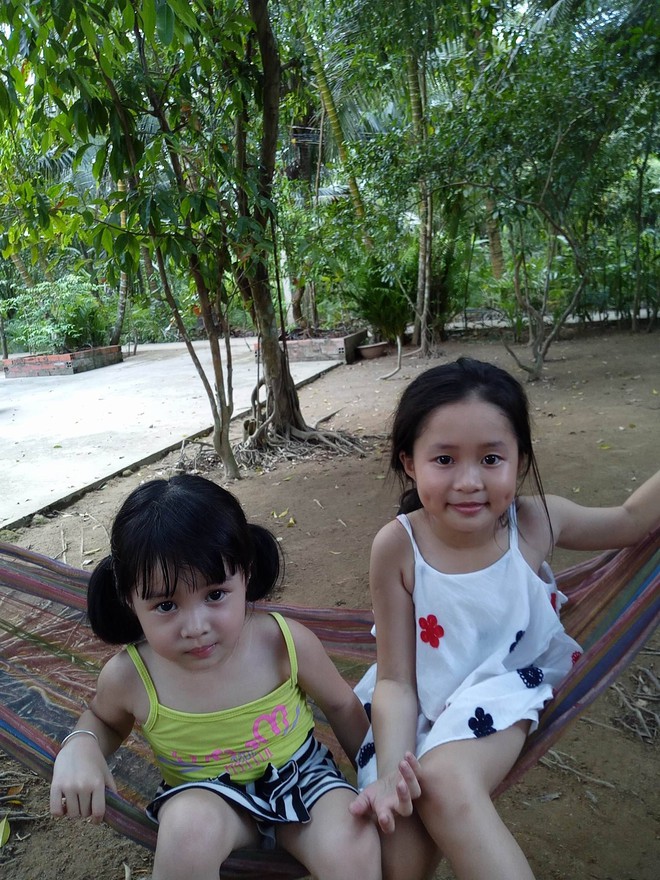 M&agrave;n l&yacute; sự cực y&ecirc;u của c&ocirc; b&eacute; bị mẹ bắt quả tang tự trang điểm để về nh&agrave; ngoại cho... đẹp - Ảnh 3.