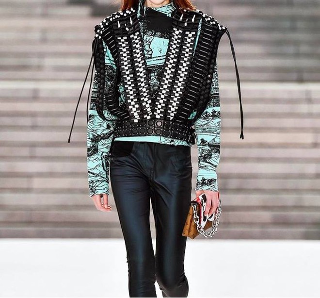 Người mẫu tố bị Louis Vuitton bắt chỉ được uống nước 24 giờ, rồi vẫn tống cổ v&igrave;... qu&aacute; b&eacute;o - Ảnh 6.