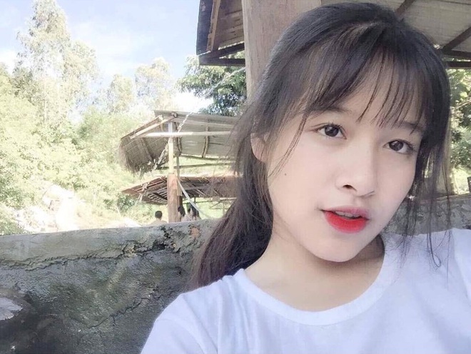 Khoe răng khểnh đ&aacute;ng y&ecirc;u trong clip h&aacute;t nh&eacute;p, c&ocirc; bạn sinh năm 2001 được d&acirc;n mạng xắn tay truy t&igrave;m - Ảnh 6.