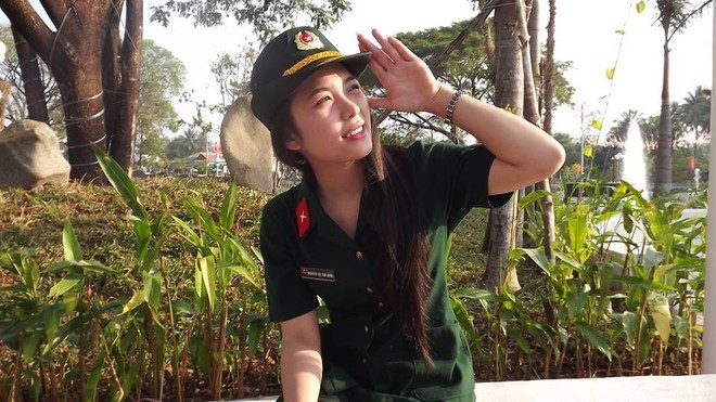 C&ocirc; gi&aacute;o xinh đẹp dạy m&ocirc;n Quốc Ph&ograve;ng - An Ninh khiến HS ầm ầm muốn học lại - Ảnh 6.