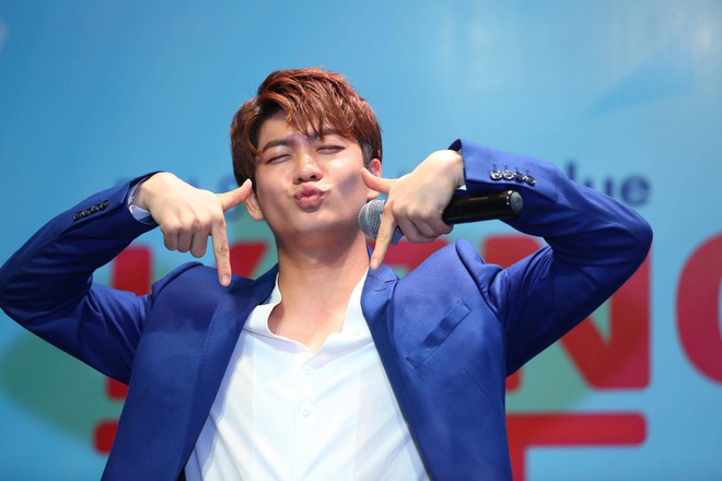Kang Tae Oh aegyo chiều fan, Go Kyung Pyo xuất hiện cực lịch l&atilde;m - Ảnh 3.