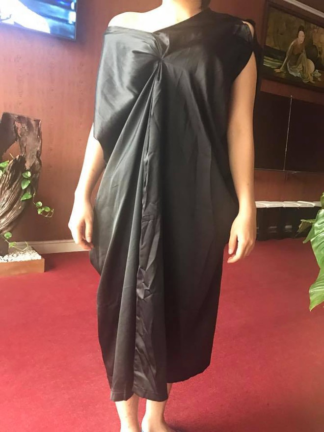 Mua đồ qua mạng, c&ocirc; g&aacute;i rước về nh&agrave; chiếc v&aacute;y chẳng kh&aacute;c n&agrave;o &aacute;o mưa! - Ảnh 2.