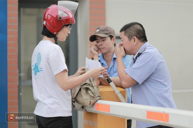 Kỳ thi tuyển sinh lớp 10 ở Hà Nội: Kết thúc buổi thi môn Văn! - Ảnh 5.