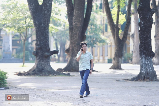 Kết th&uacute;c buổi thi m&ocirc;n To&aacute;n v&agrave;o lớp 10, th&iacute; sinh đ&aacute;nh gi&aacute; đề thi kh&aacute; dễ - Ảnh 12.