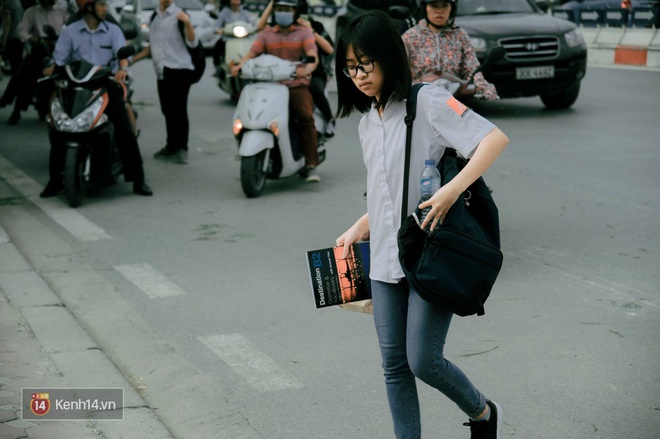 Th&iacute; sinh bước v&agrave;o m&ocirc;n thi Ngoại ngữ trong kỳ thi tuyển sinh v&agrave;o lớp 10 - Ảnh 5.