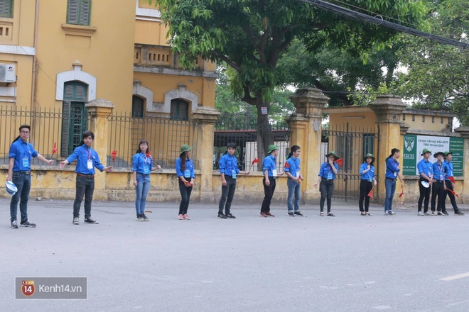 Thí sinh bước vào bài thi Khoa học tự nhiên trong kỳ thi tốt nghiệp THPT quốc gia 2017 - Ảnh 14.