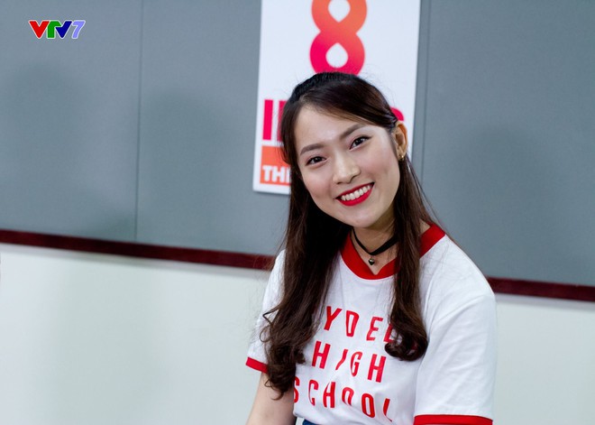 Khánh Vy khiến cư dân mạng ngưỡng mộ khi xuất hiện trong vai trò host chương trình 8 IELTS trên sóng VTV7 - Ảnh 2.