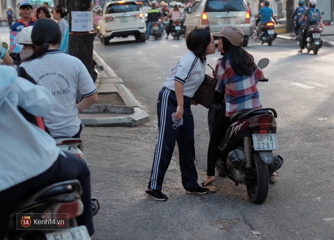 Thí sinh bước vào bài thi Khoa học tự nhiên trong kỳ thi tốt nghiệp THPT quốc gia 2017 - Ảnh 5.