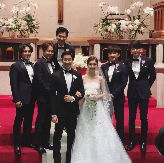 Đám cưới Eric Mun và Na Hye Mi: Chú rể ân cần đưa cô dâu vào lễ đường, dàn phù rể quậy hết mình - Ảnh 3.