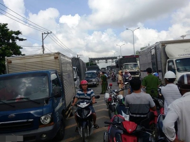 TP. HCM: T&agrave;i xế xe tải c&aacute;n chết nữ sinh vi&ecirc;n ĐH rồi bỏ trốn khỏi hiện trường - Ảnh 2.