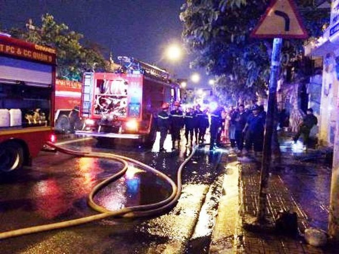 TP. HCM: Cháy lớn trong khu dân cư, 3 người phụ nữ tìm cách thoát thân - Ảnh 2.