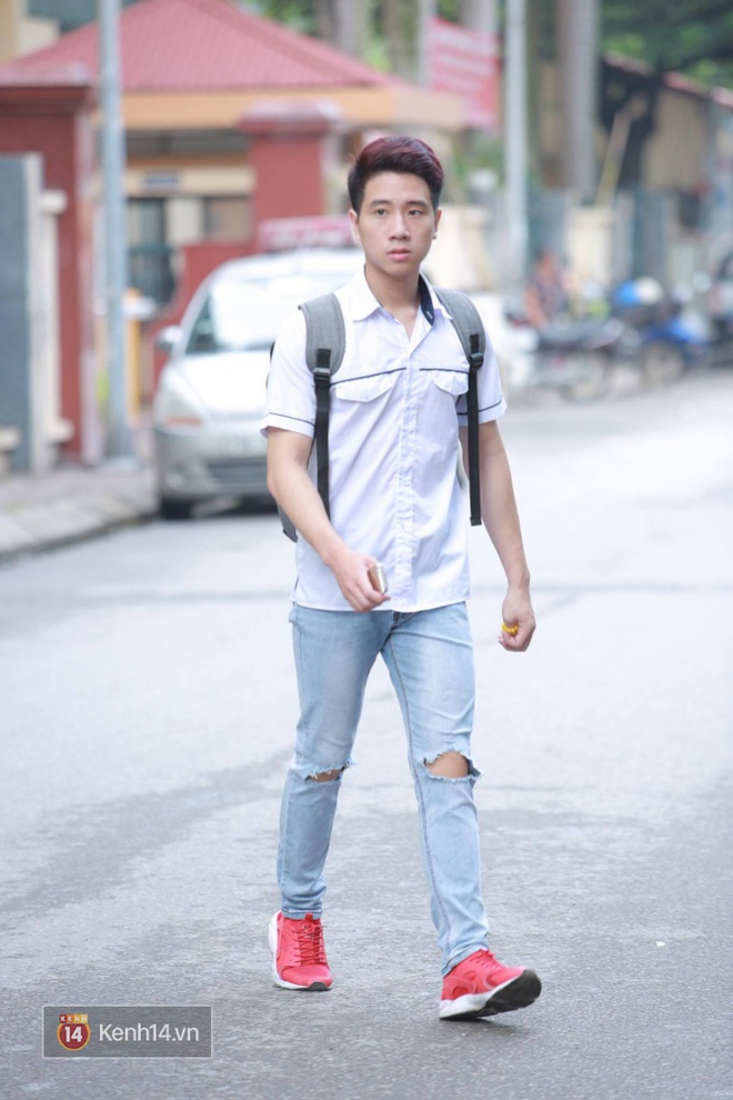 S&aacute;ng nay, th&iacute; sinh bước v&agrave;o b&agrave;i thi tuyển sinh của ĐH S&acirc;n khấu Điện ảnh H&agrave; Nội - Ảnh 6.