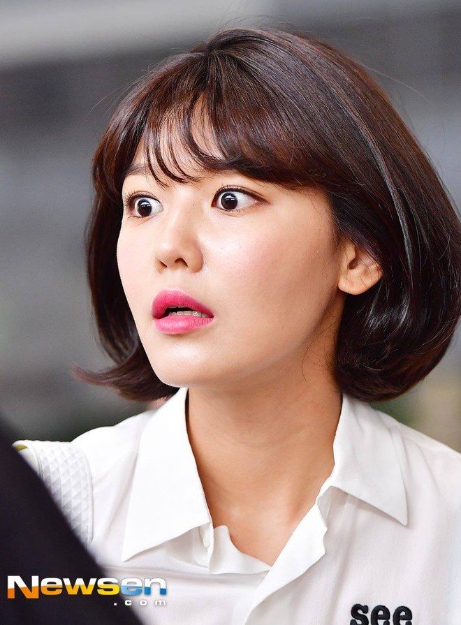 Thánh nhọ của ngày: Sooyoung và 3 lần tẽn tò khiến fan cười ra nước mắt tại sân bay - Ảnh 8.