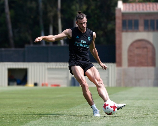 Gareth Bale khoe cơ bắp siêu khủng trong buổi tập trên đất Mỹ - Ảnh 3.