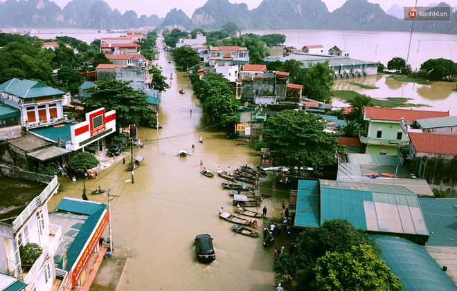 Trận lũ lịch sử hoành hành miền Bắc: Những câu chuyện đau lòng và tình người nơi lũ quét qua - Ảnh 1.