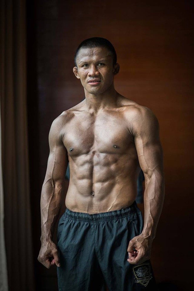 Th&aacute;nh Muay Buakaw cuồn cuộn body 6 m&uacute;i trước ng&agrave;y đại chiến ở Trung Quốc - Ảnh 2.
