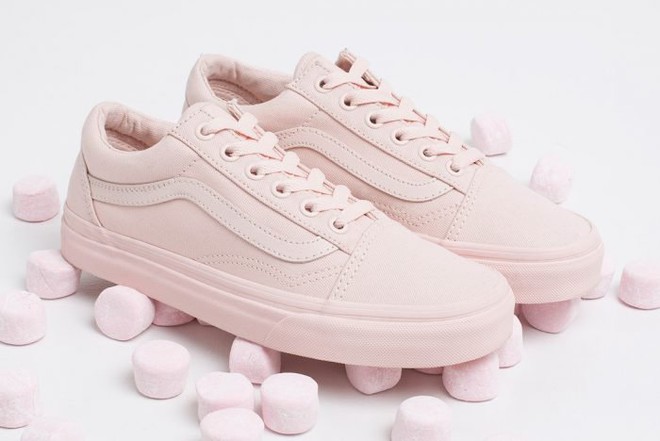 Nếu bạn chưa ưng Vans Old Skool đen và trắng, Old Skool mới màu marshmallow này đã khiến bạn xiêu lòng chưa? - Ảnh 2.