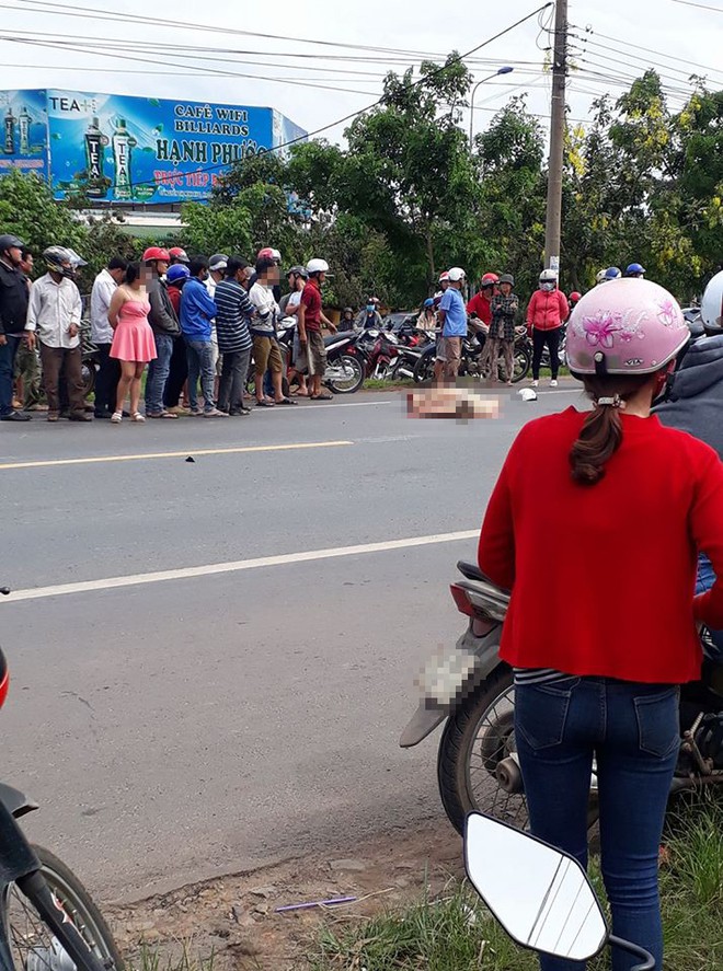 Đ&ocirc;̀ng Nai: T&ocirc;ng thẳng v&agrave;o đu&ocirc;i xe tải, người đàn &ocirc;ng đi xe máy tử vong tại ch&ocirc;̃ - Ảnh 4.